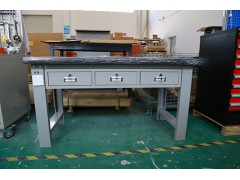 車間操作臺電子臺流水臺鑄鐵不銹鋼桌面復(fù)合實木工作桌