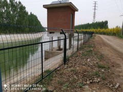 太原水庫防護(hù)網(wǎng) 河道隔離柵 浸塑護(hù)欄網(wǎng)量大優(yōu)惠