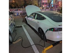 淄博享電移動充電救援配備國內標準的發電充電設備